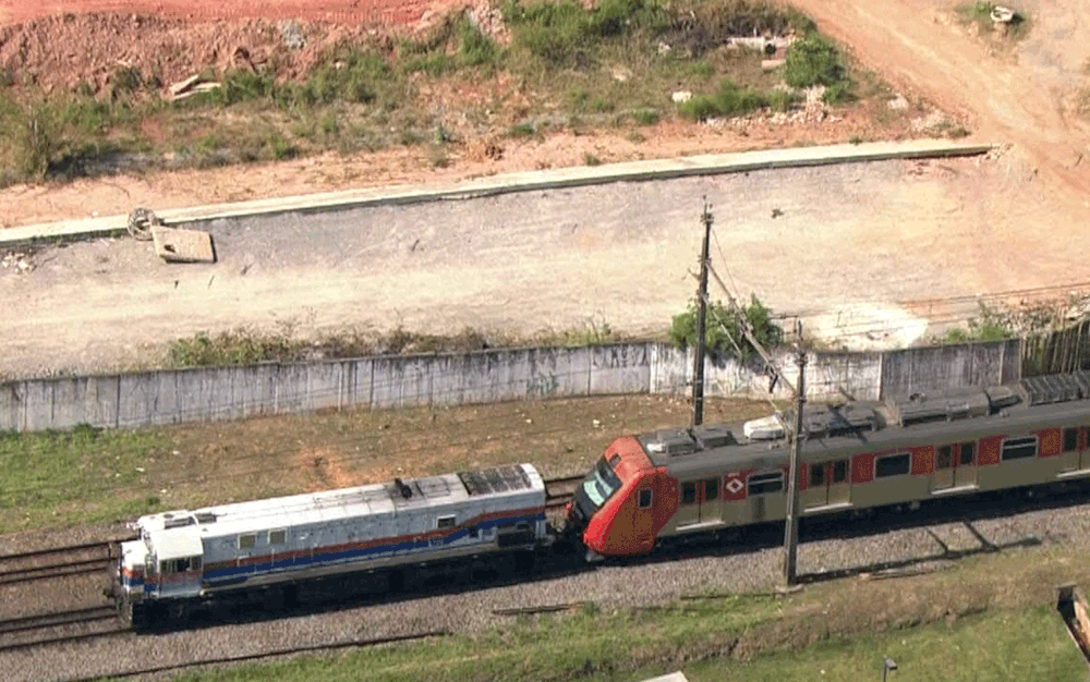 Trem descarrila e afeta Linha 8 da CPTM em São Paulo